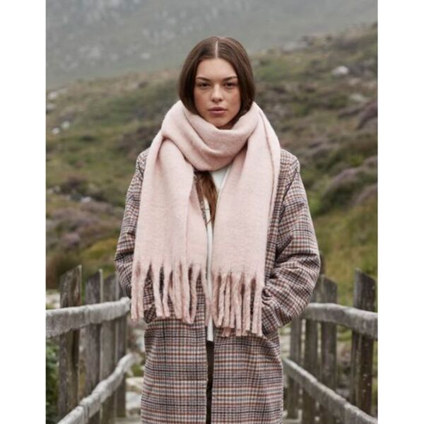 Fluffy Scarf Thumbnail